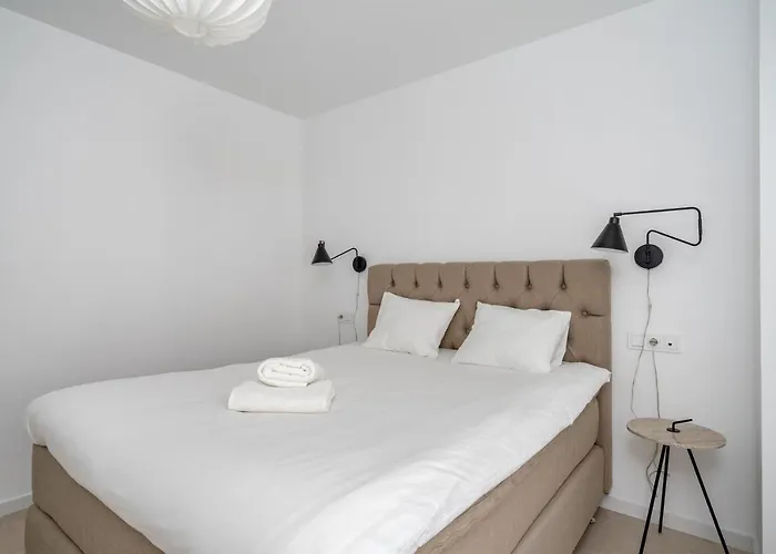 Beachclose With Pool By Costarentals - Ref 22